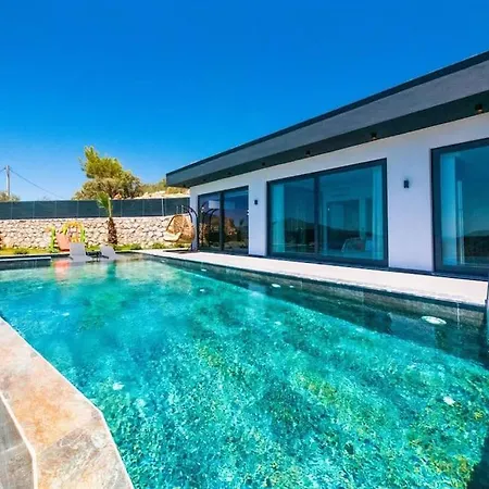 Modern Luxury Seaview 2br Вилла