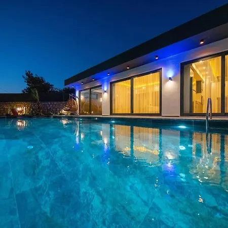 Modern Luxury Seaview 2br