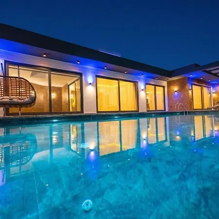 Modern Luxury Seaview 2br Villa Kas